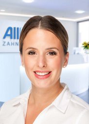 Dr. Karin Petz Portrait Oberärztin K. Petz (AllDent Hamburg Hbf.)